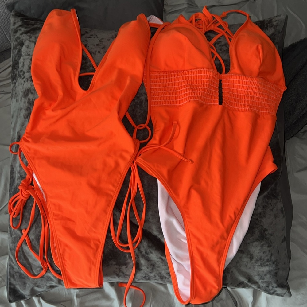 Two NEW 1 pcsexy swimsuits $10 SZ L Lined
Size L NEW
$10 for both